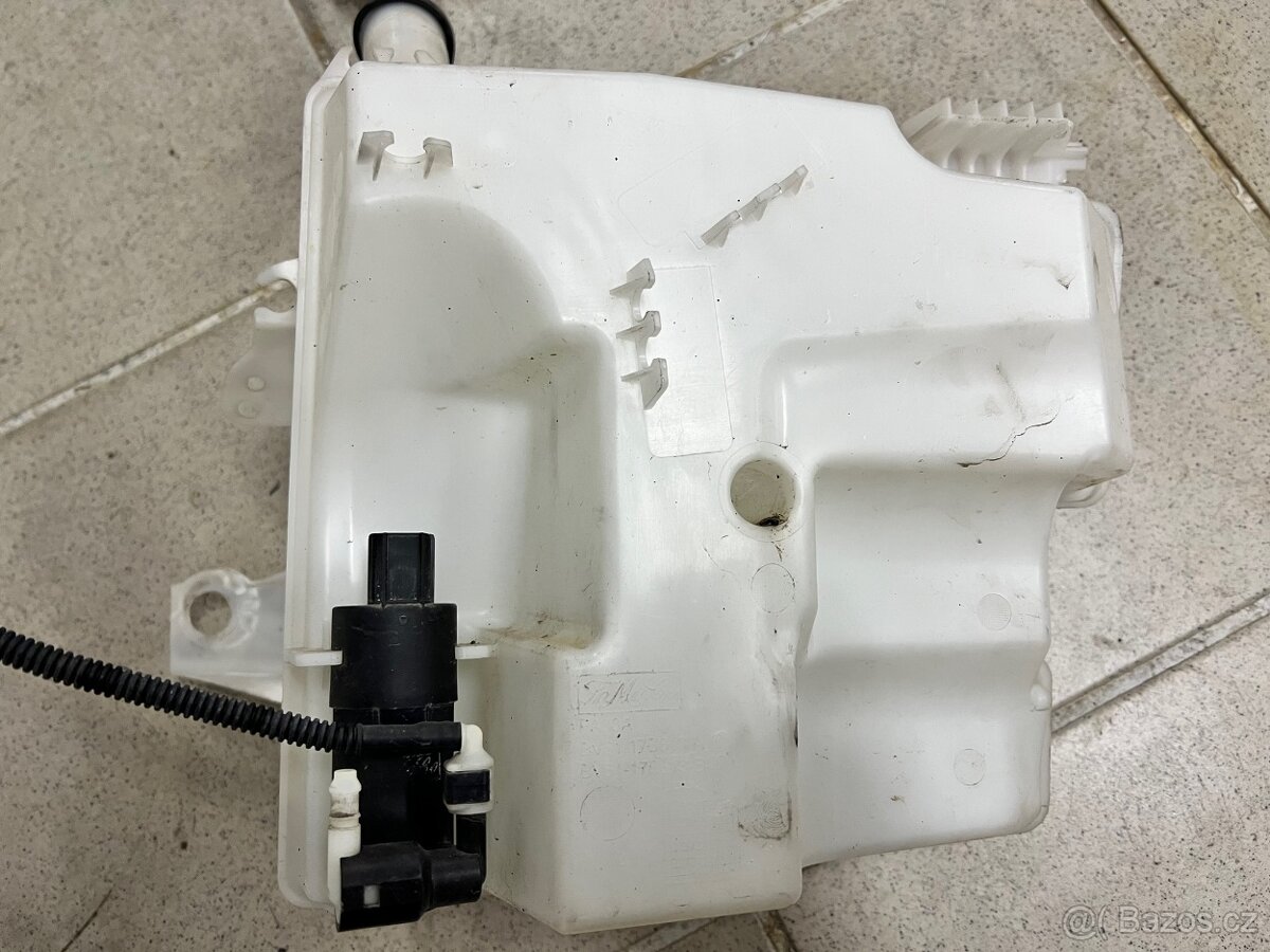 Nádobka ostřikovačů Subaru Impreza 01-07 - 2