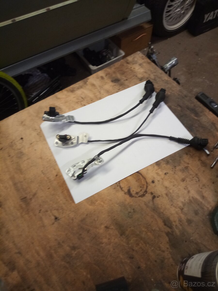 Hallův snímač vačkového hřídele Audi S2 RS2 S4 S6 20V - 2