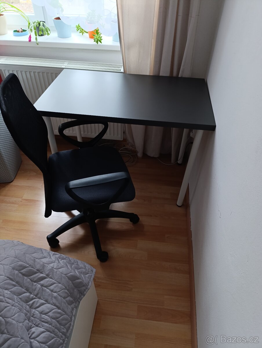 Kancelářský stůl a židle - 2