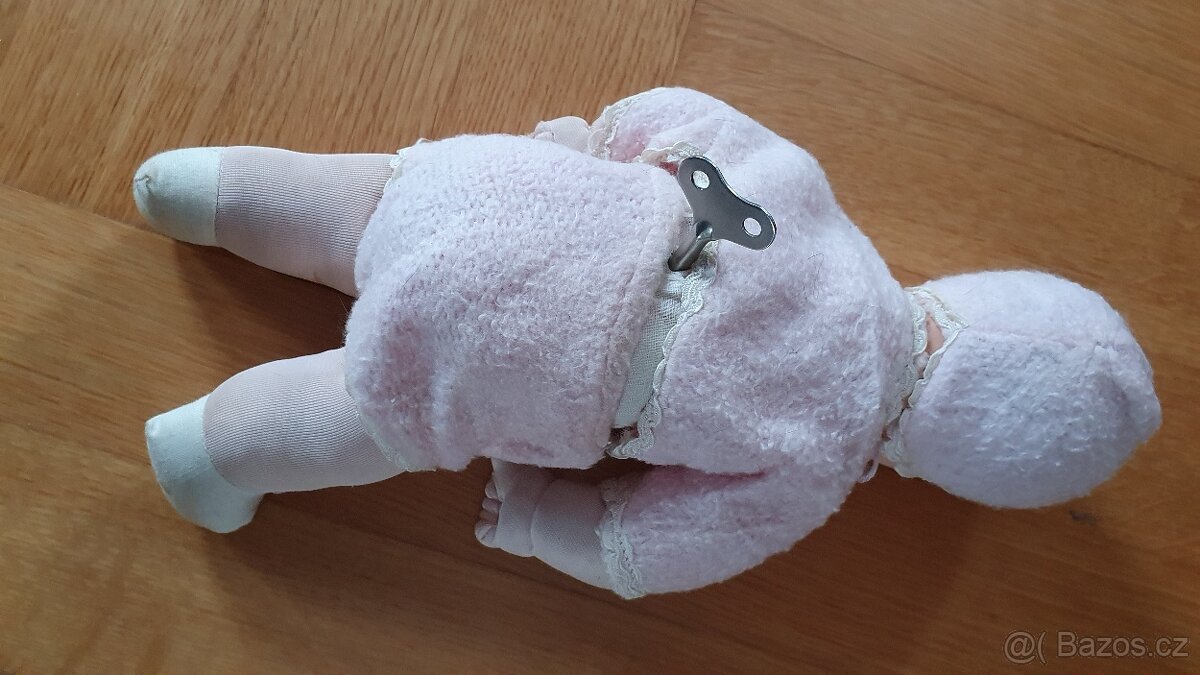 Starožitná panenka na klíček - 2