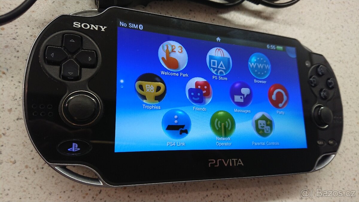 PS Vita + příslušenství - 2