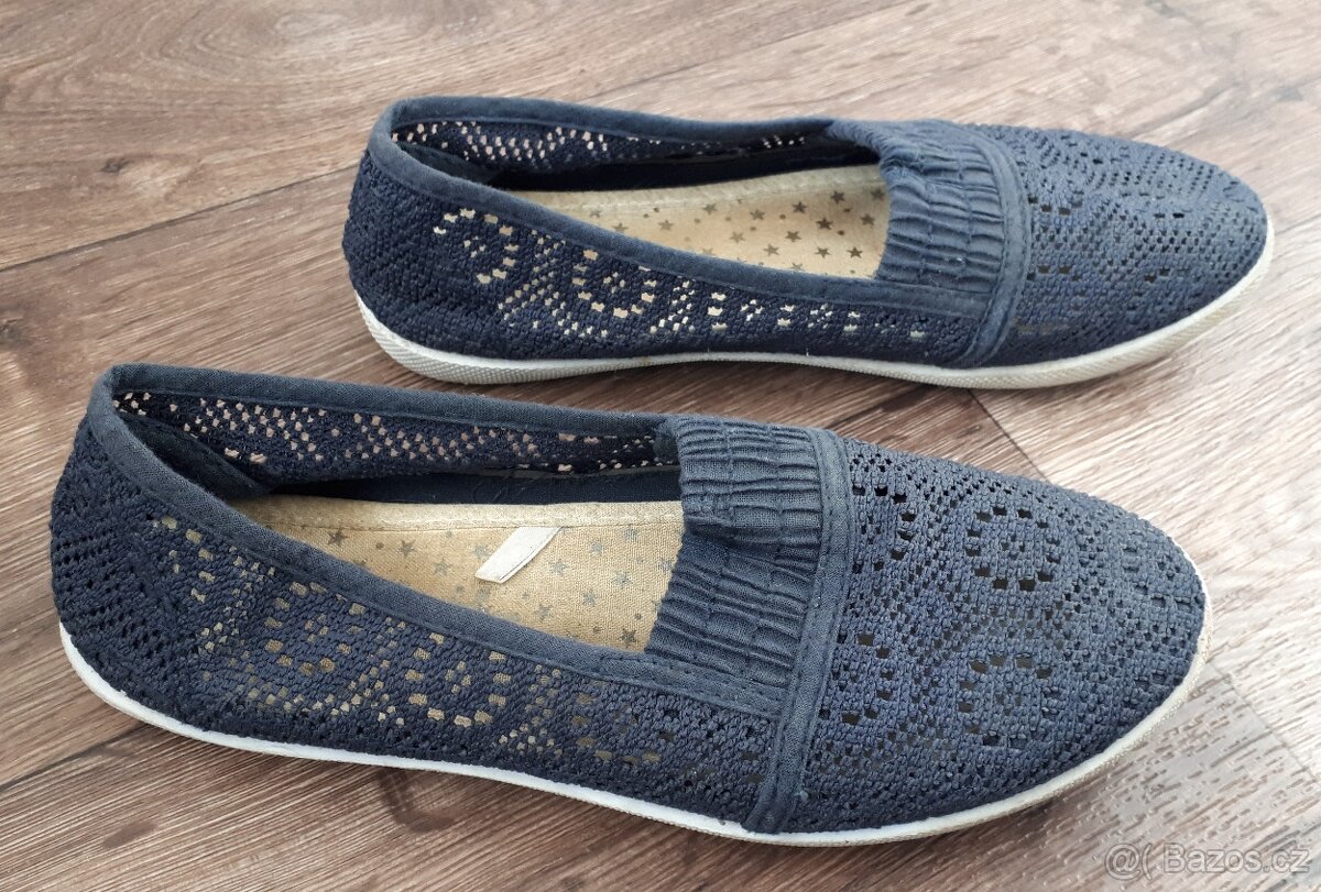 Dívčí obuv různých velikostí - 2