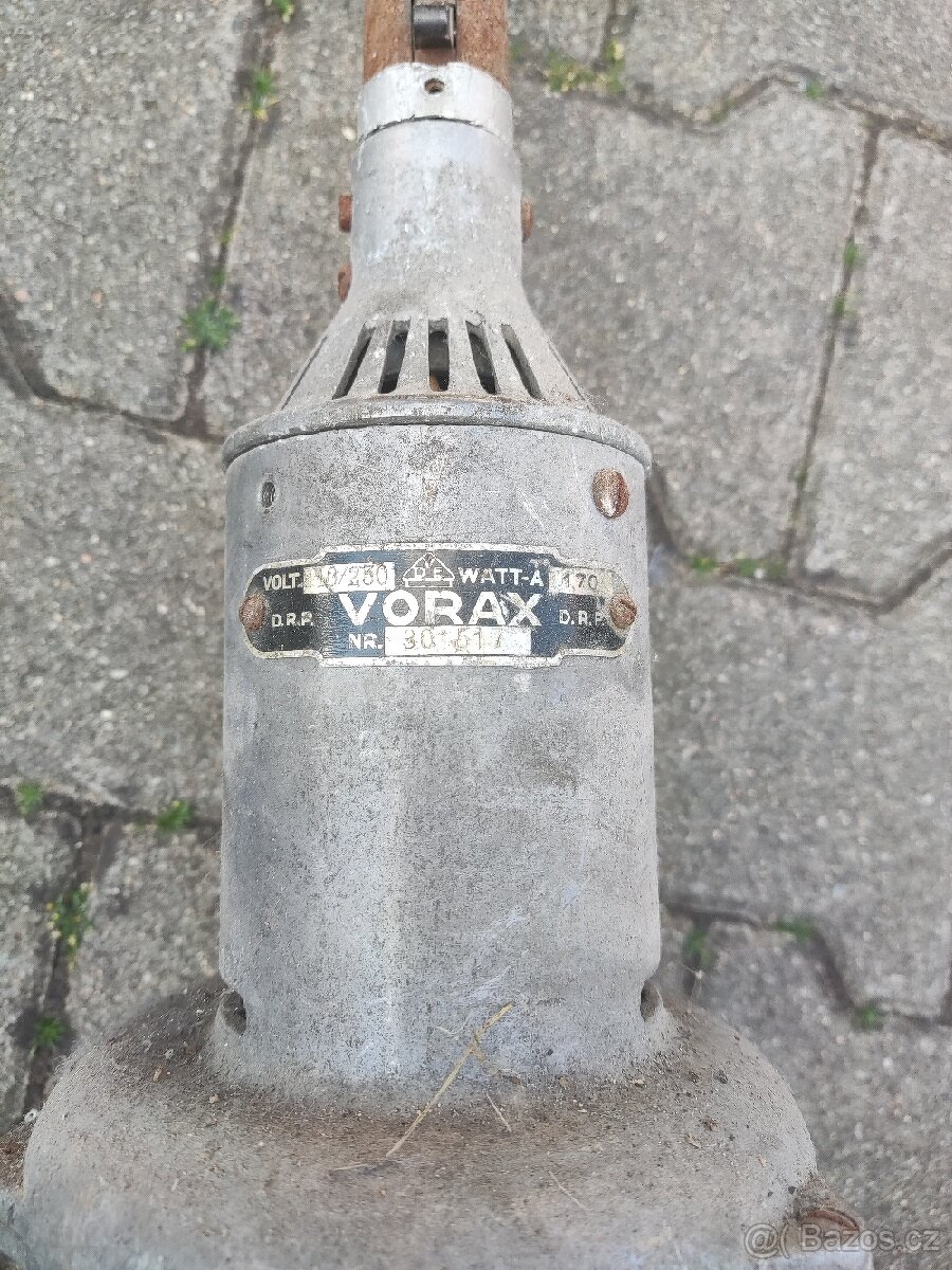Starý vysavač zn. Vorax - 2