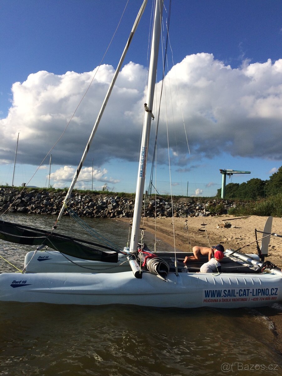 Katamarán DART 16 - 2