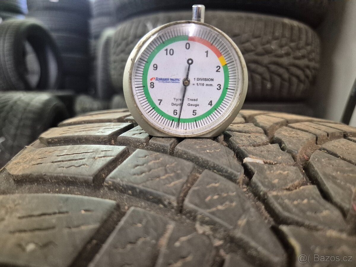 235/40 R19 KUMHO (5,5mm) č.16382 - 2