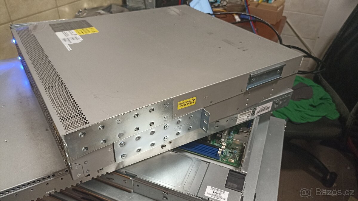 3x Cisco nexus N3K-C3048TP-1GE 48x1GE, 4x10GE SFP+ - 2