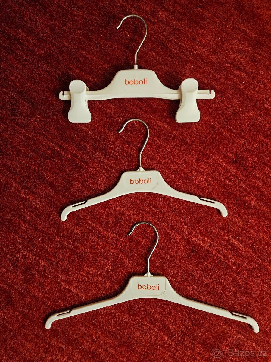 Bílá plastová ramínka na oblečení - 2