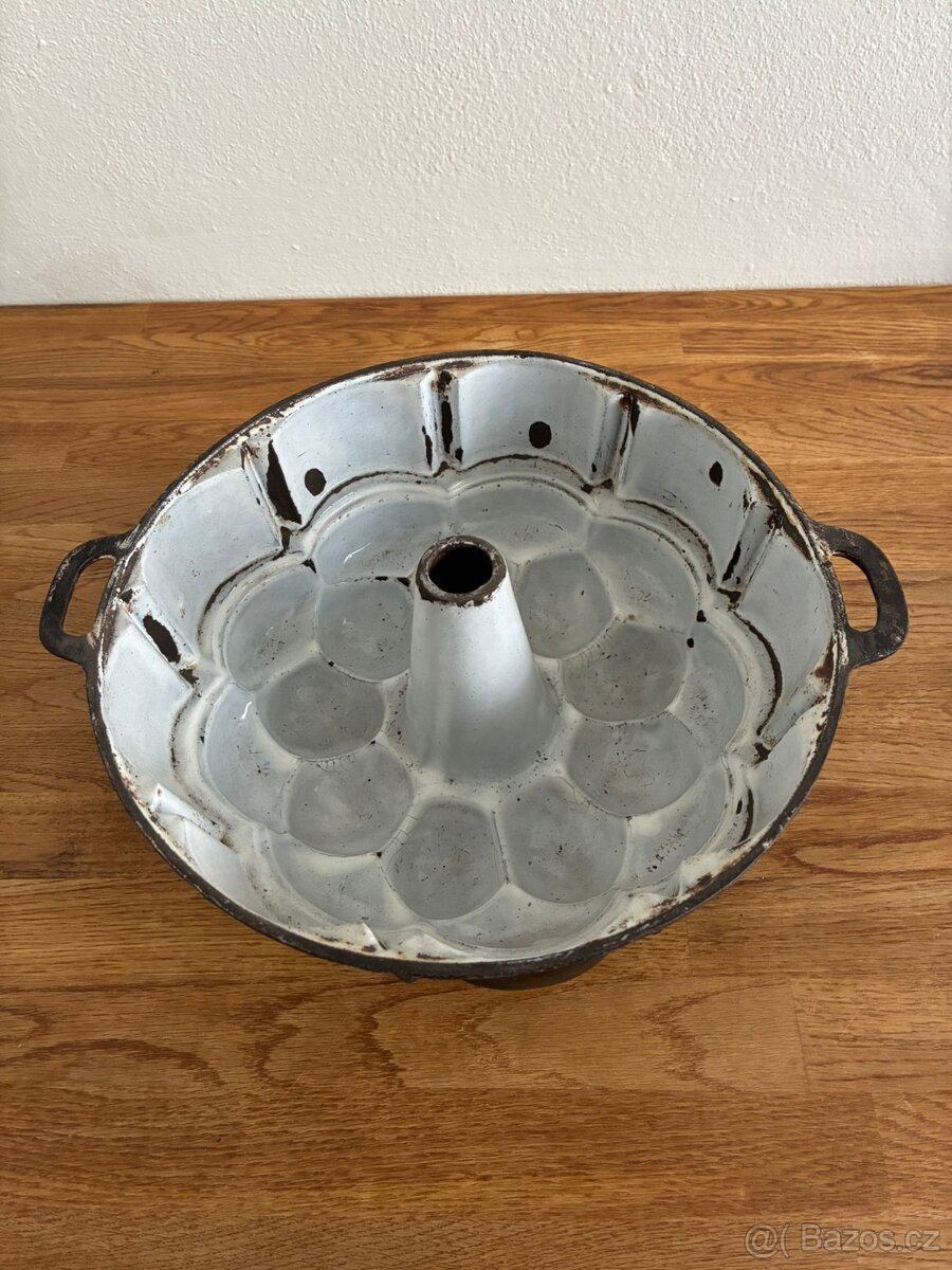 Starožitná litinová forma na bábovku - 2