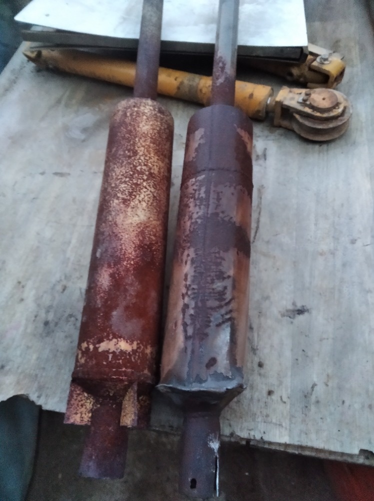 Prodám výfuky na MAJORA-100,-kus - 2