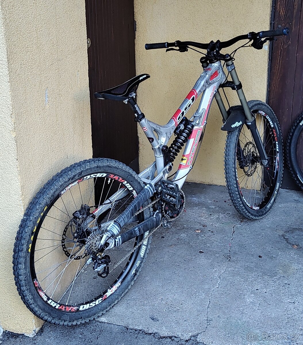 Prodám sjezdové kolo Intense 951 - 2