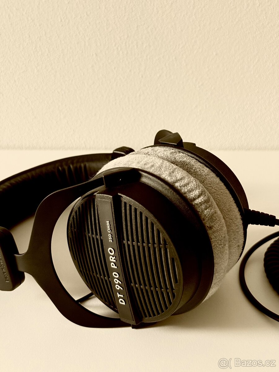 Sluchátka Beyerdynamic DT 990 Pro - 2
