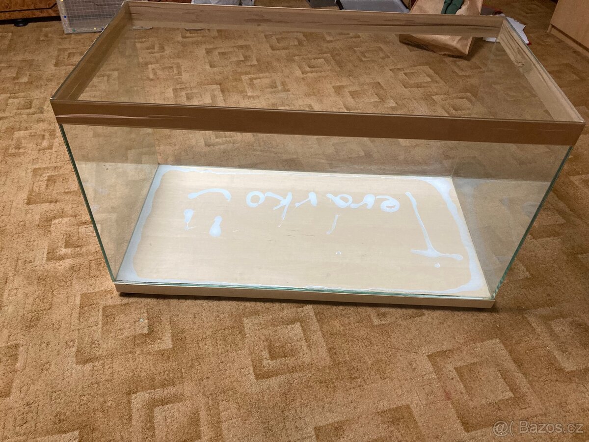 Prodam uzivku cervenou i s terariem - 2