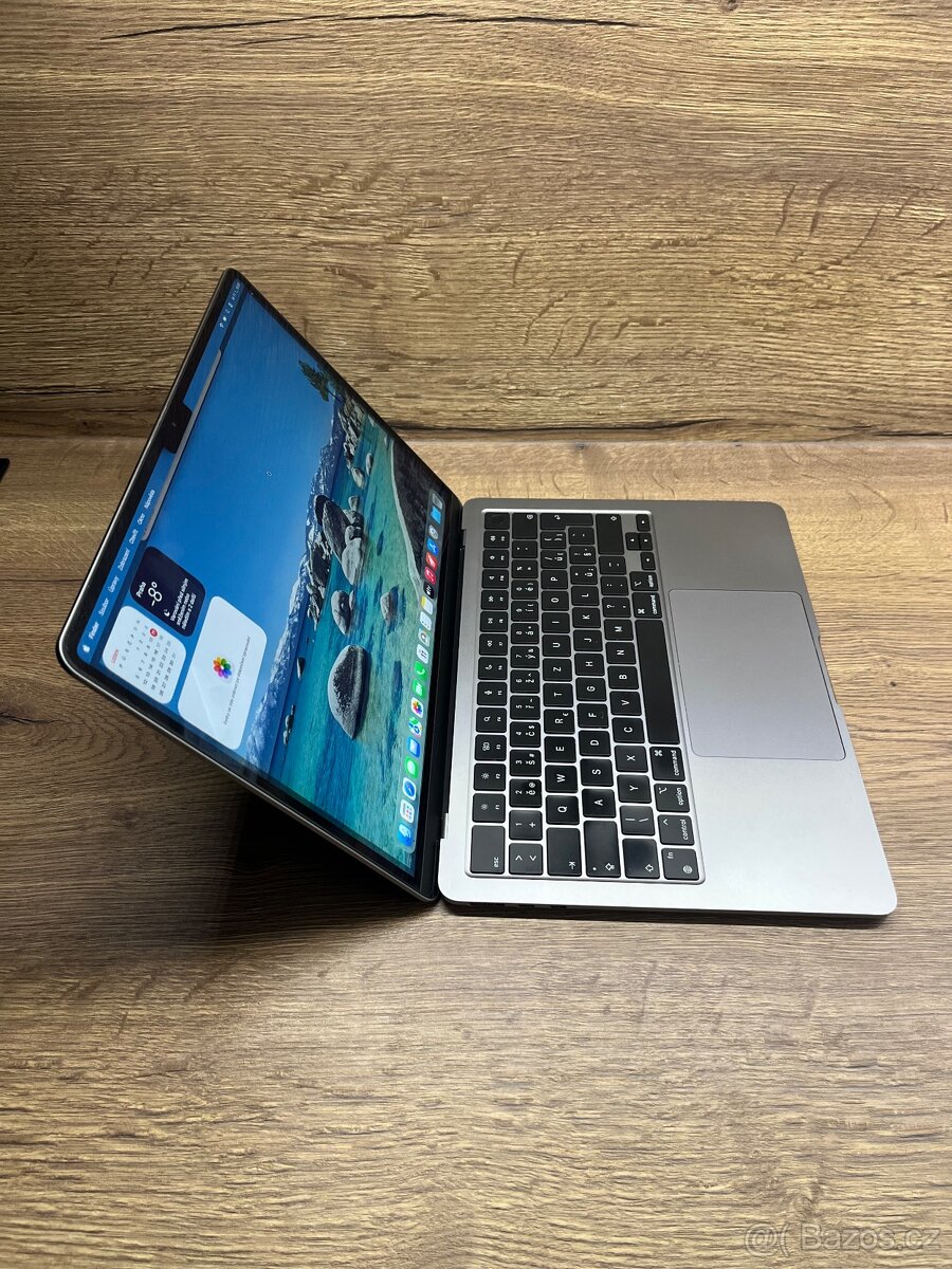 Apple MacBook Air 13.6" (2022) s čipem M2 - 2