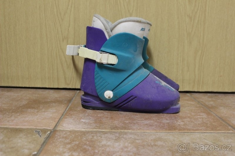 Dětský set lyže lyžáky hůlky - lyžáky vel 19,5 - 2