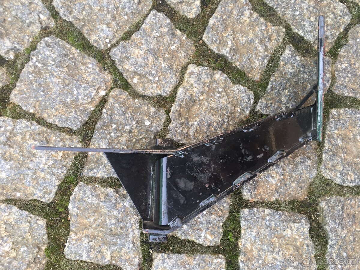 Tatra 613 držák serva a klima motoru - 2