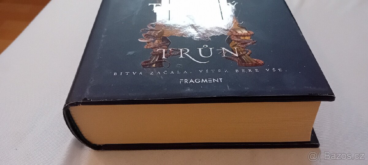 Kniha- Jeden temný trůn- Kendare Blake - 2