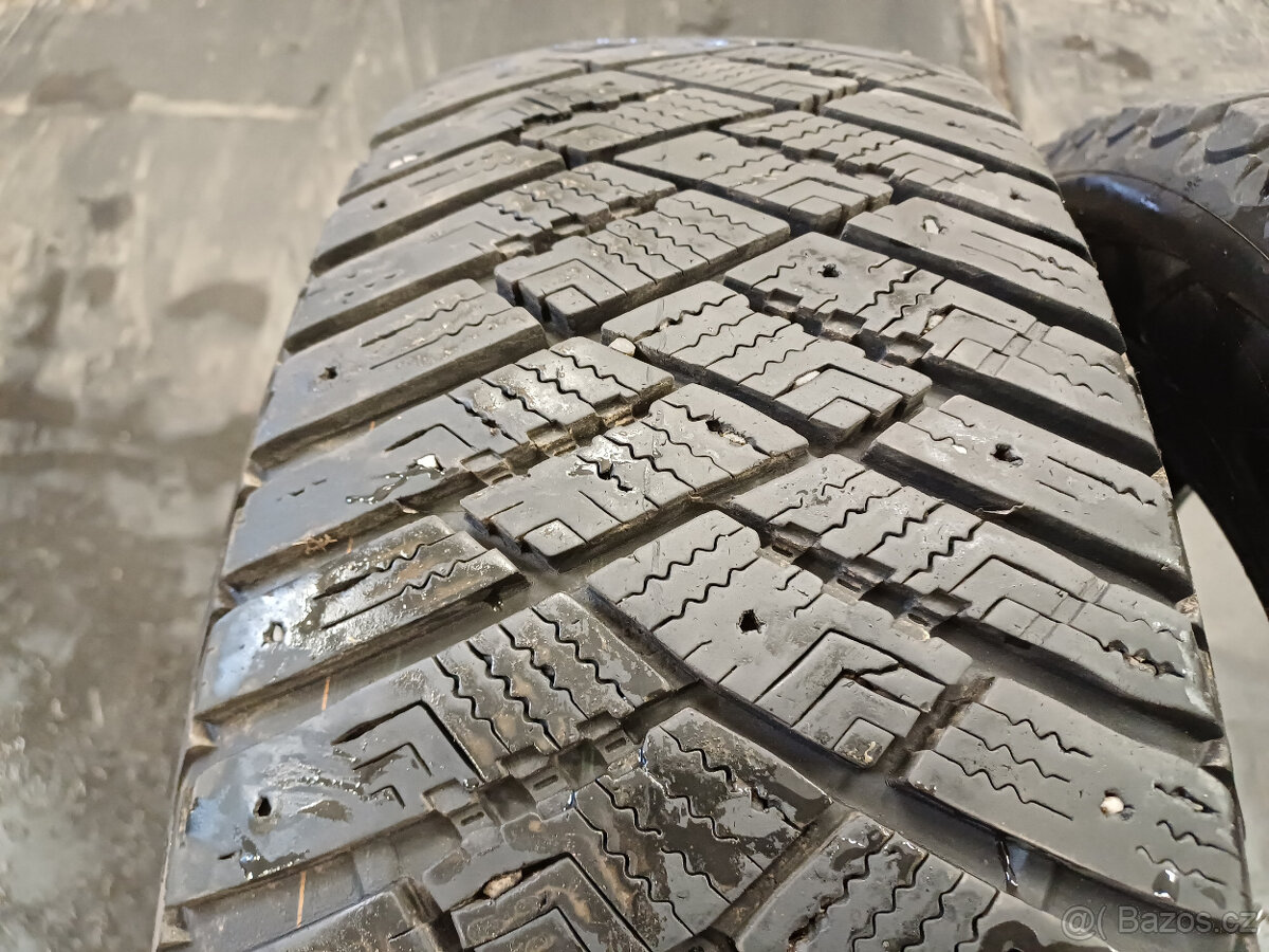 Zimní pneu Goodyear 215/65/16 98T - 2