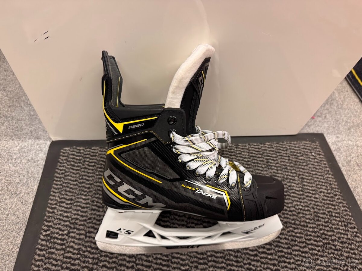 BRUSLE CCM SUPER TACKS 9380, VEL. 43/8 D - 2