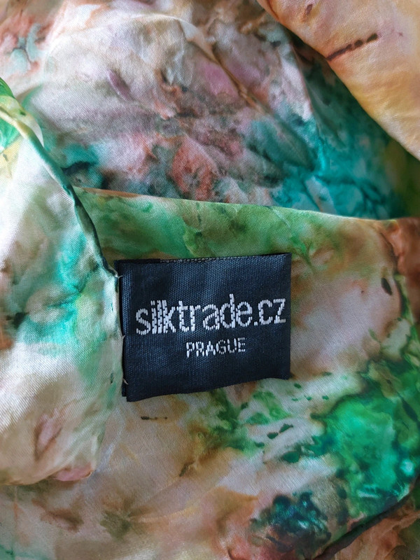 Hedvábný šátek - 2