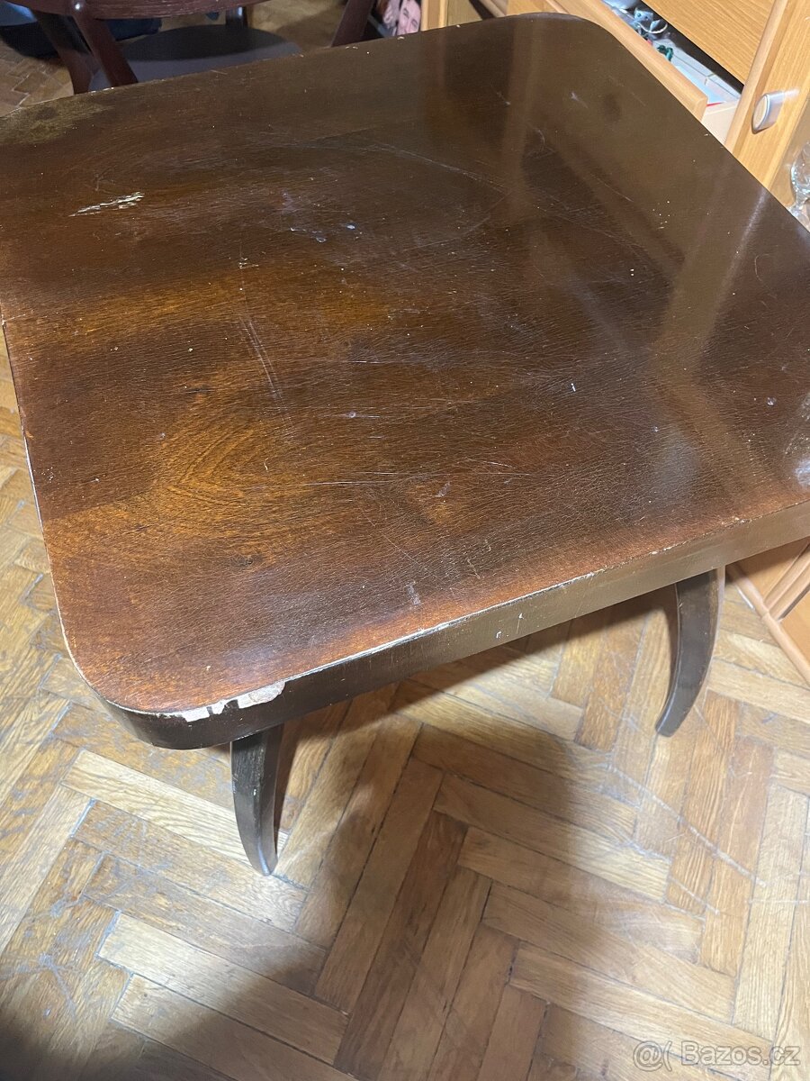 Konferencni stolek pavouk halabala - 2