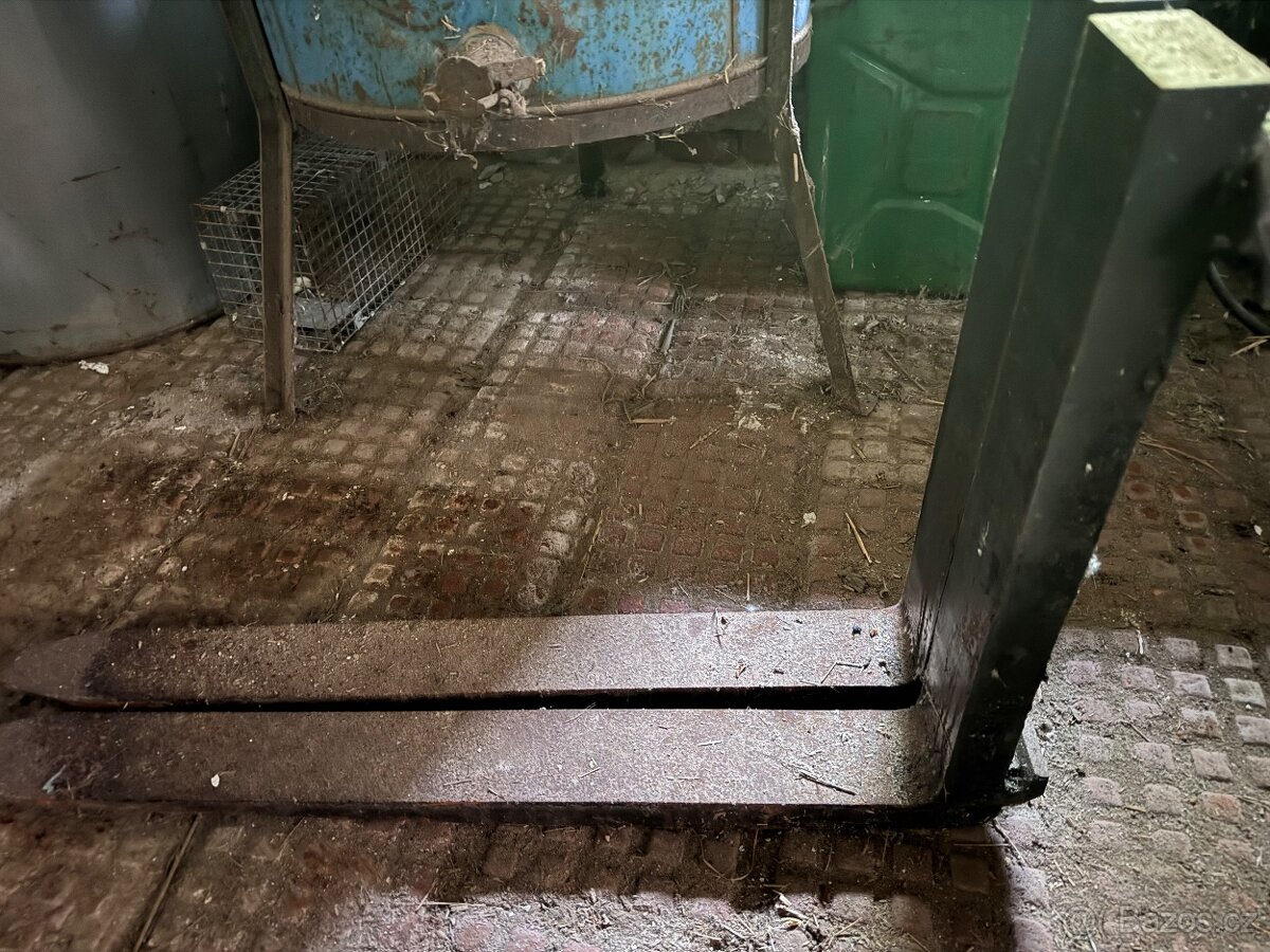 Vidle na vzv 1200 a 800 dlouhé. - 2