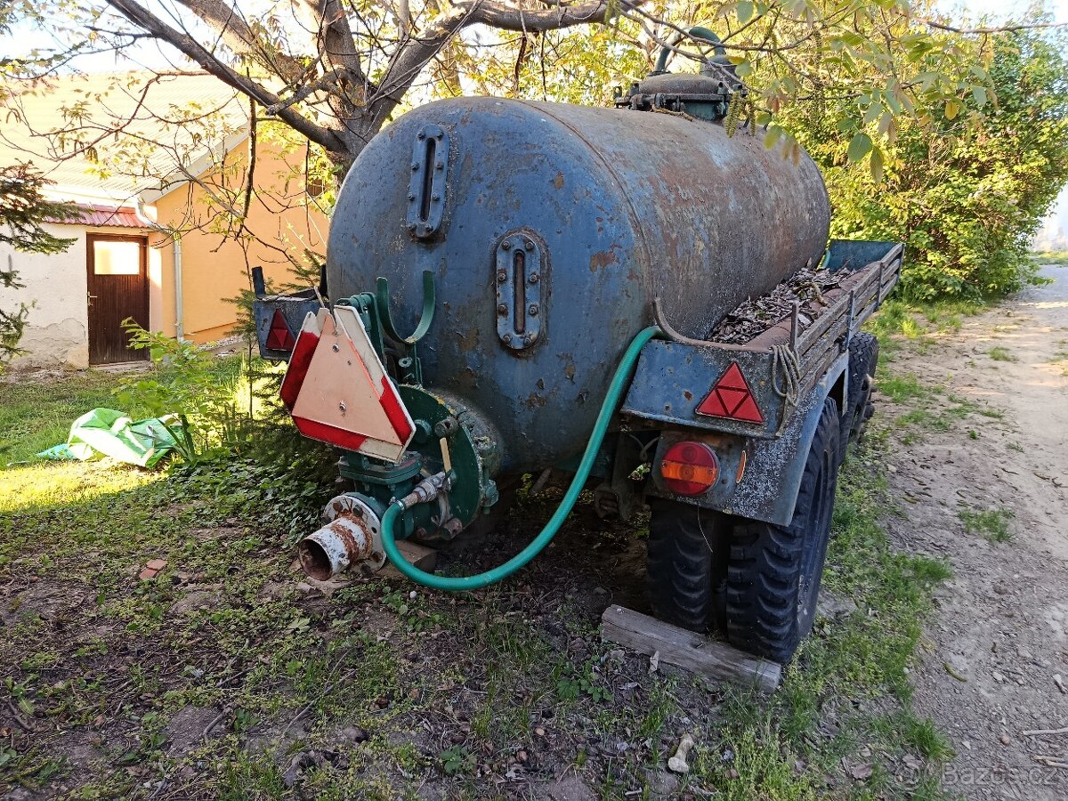 Fekál za traktor. - 2