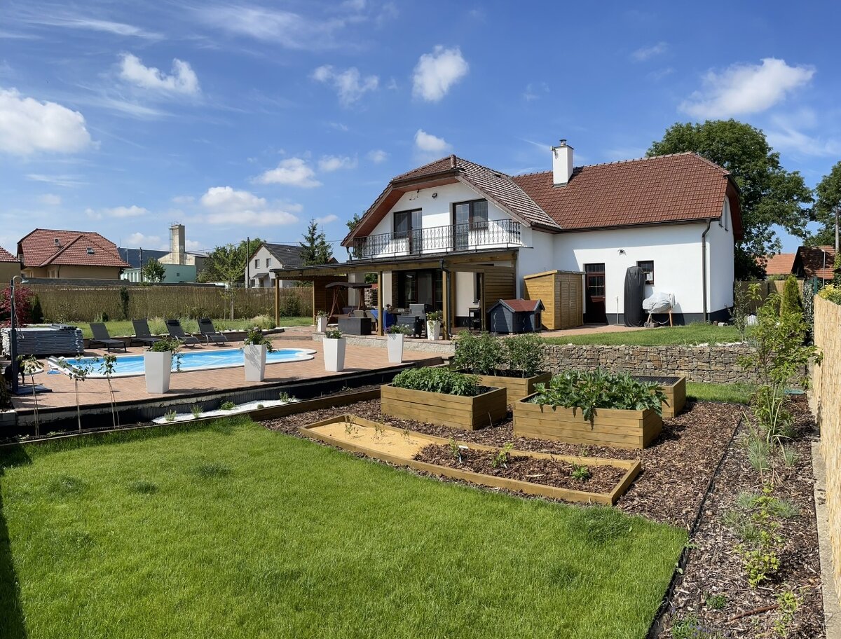 Prodej krásného rodinného domu - 2