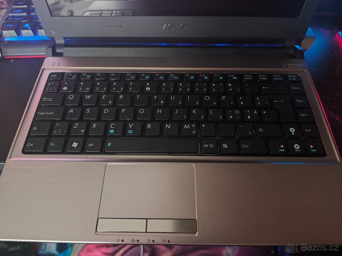 Asus U32U-RX020V - 2