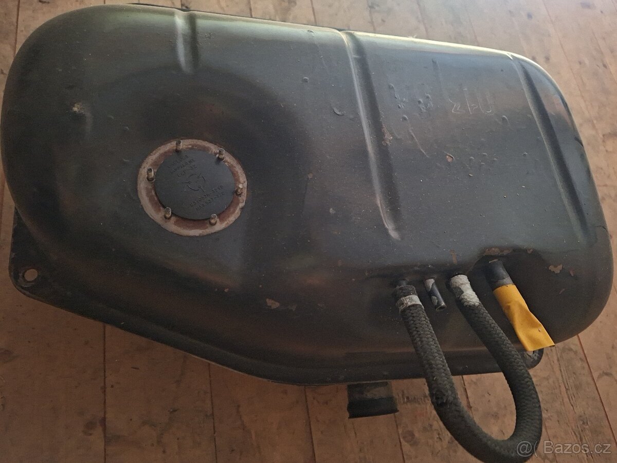 Fiat 124,nádrž na fiat 124,spider - 2