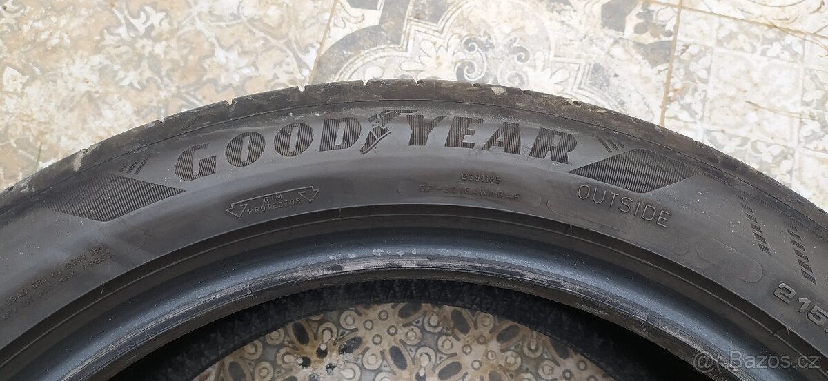Goodyear 215/50 R18 - 2