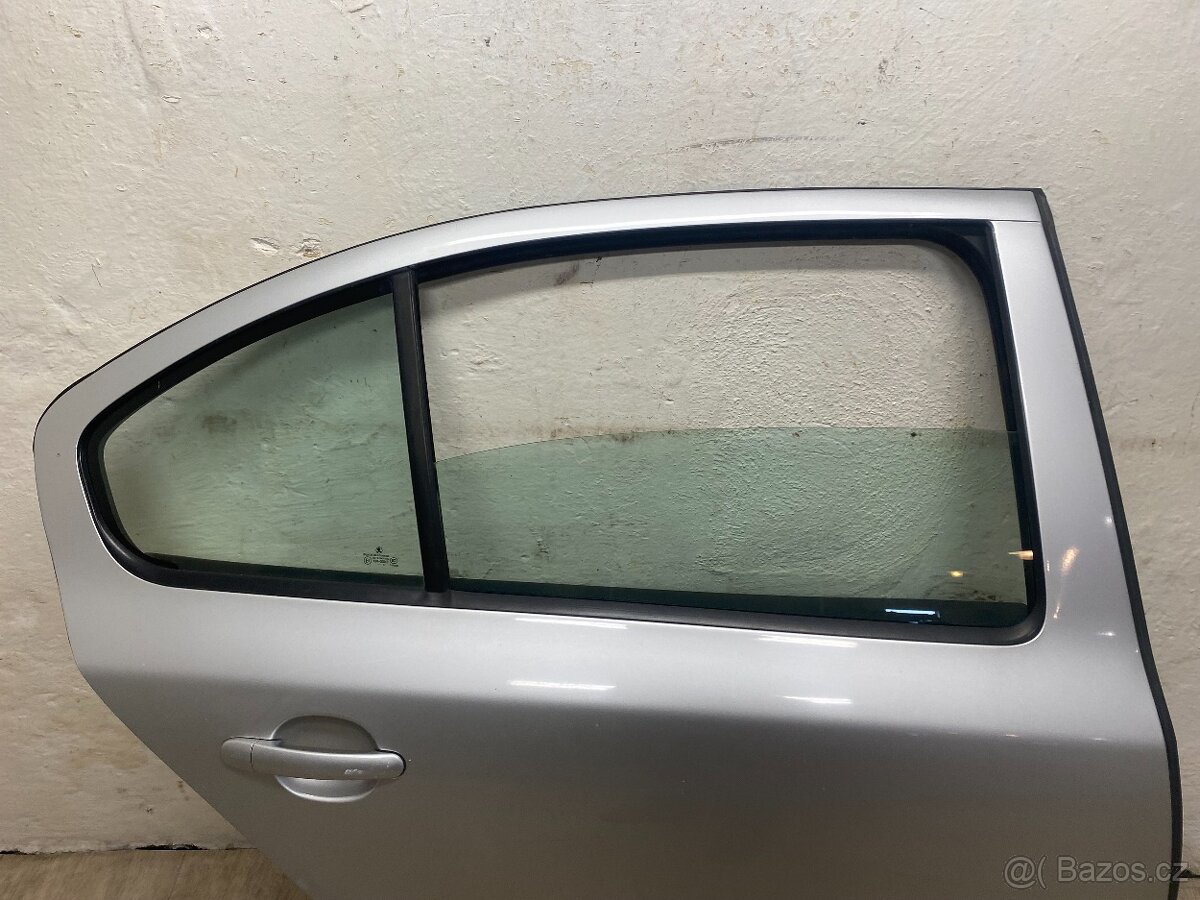 ŠKODA OCTAVIA 2 2004-2013 - PRAVÉ ZADNÍ DVEŘE KOMPLETNÍ 9102 - 2
