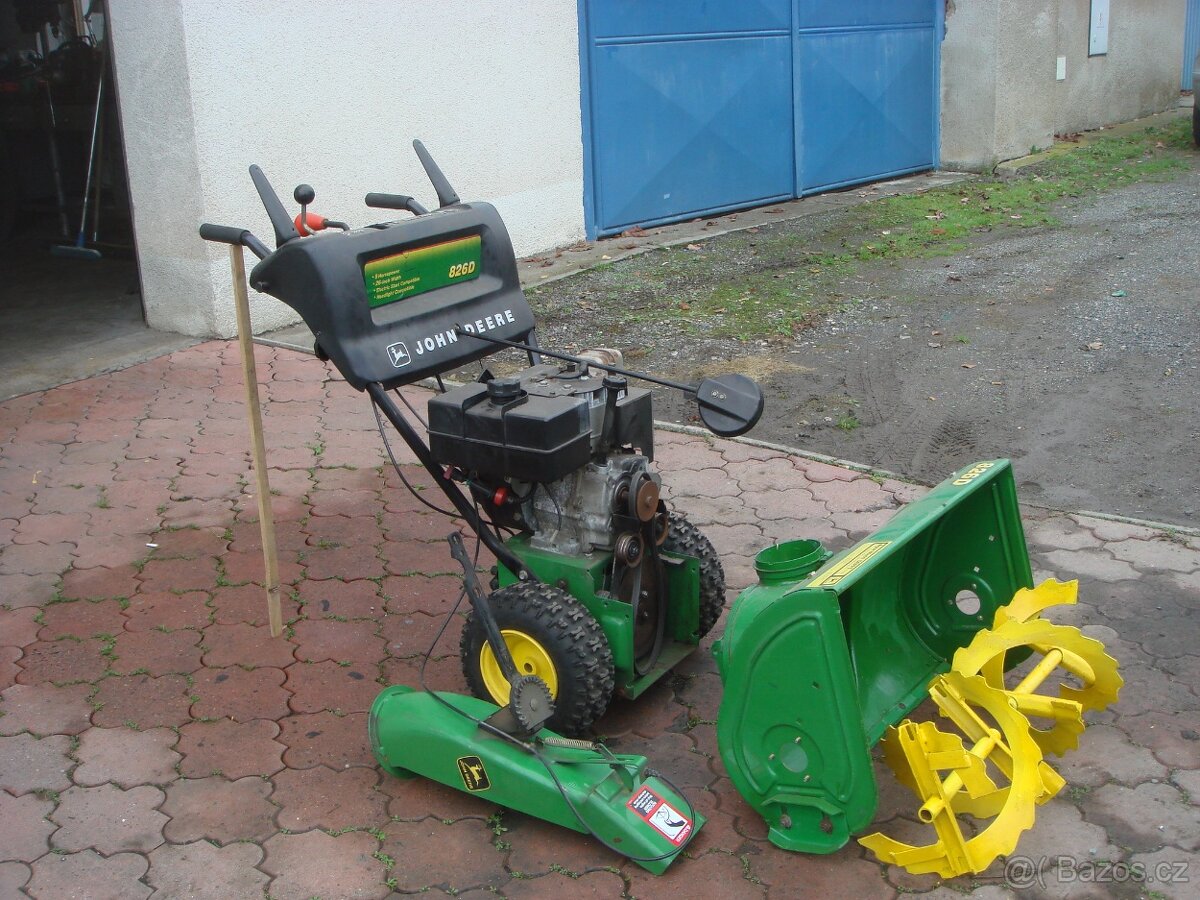 Sněhová fréza JOHN DEERE 826 D - 2