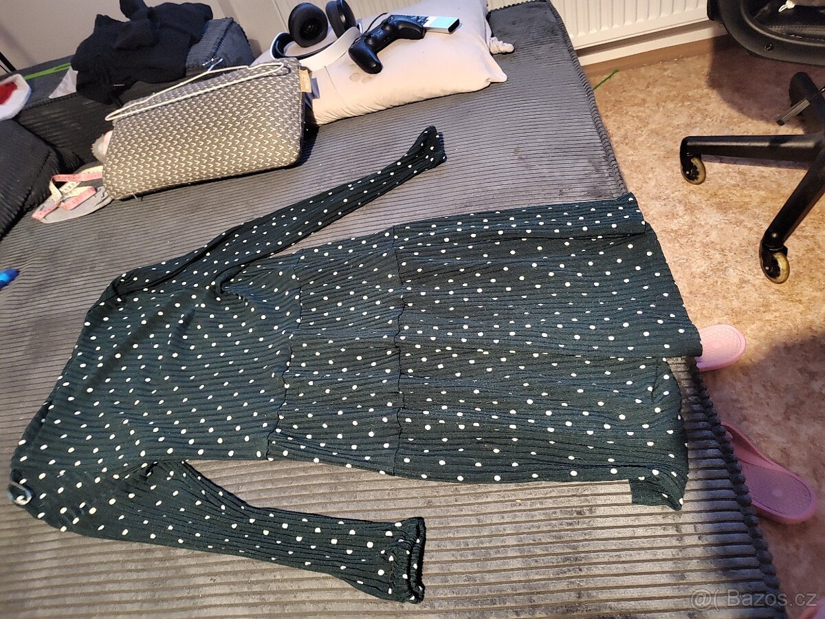 Zelené dámské šaty s puntíky - 2