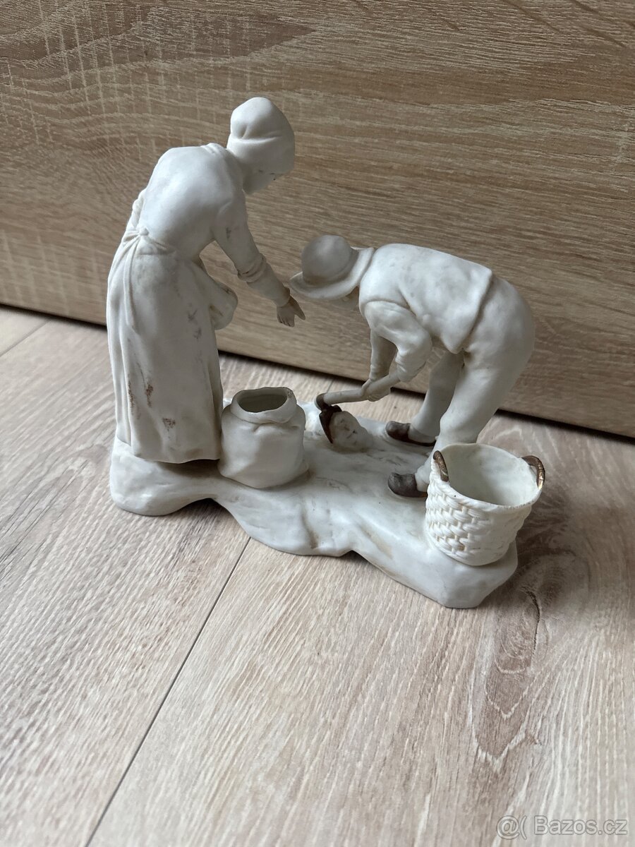 Soška práce na poli - 2