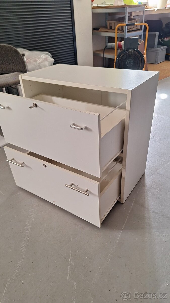 Bílá skříňka - 2 šuplíky - 2