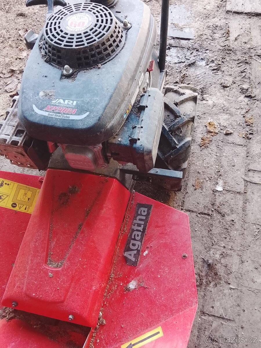 Skečka vysoké trávy Vari Agáta - 2