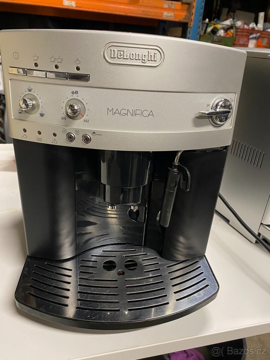 Automatický kávovar DeLonghi Magnifica - 2