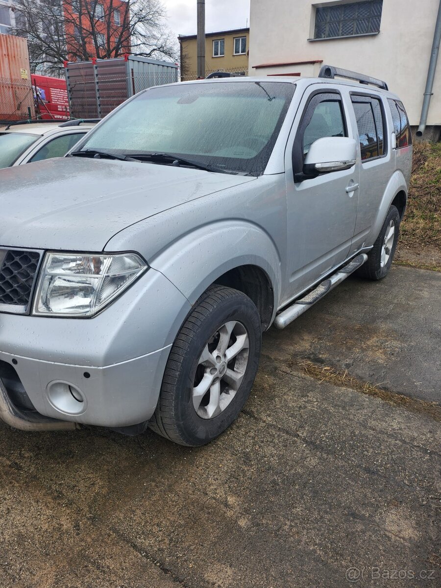 Nissan Pathfinder - 2
