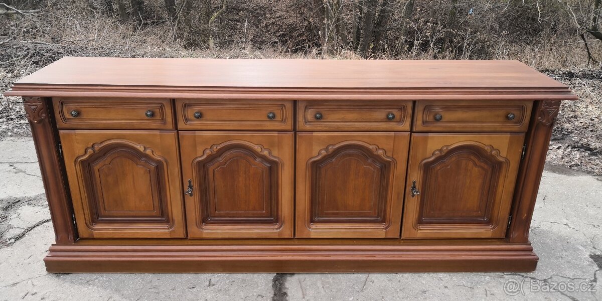 Masivní dlouhá komoda - 2