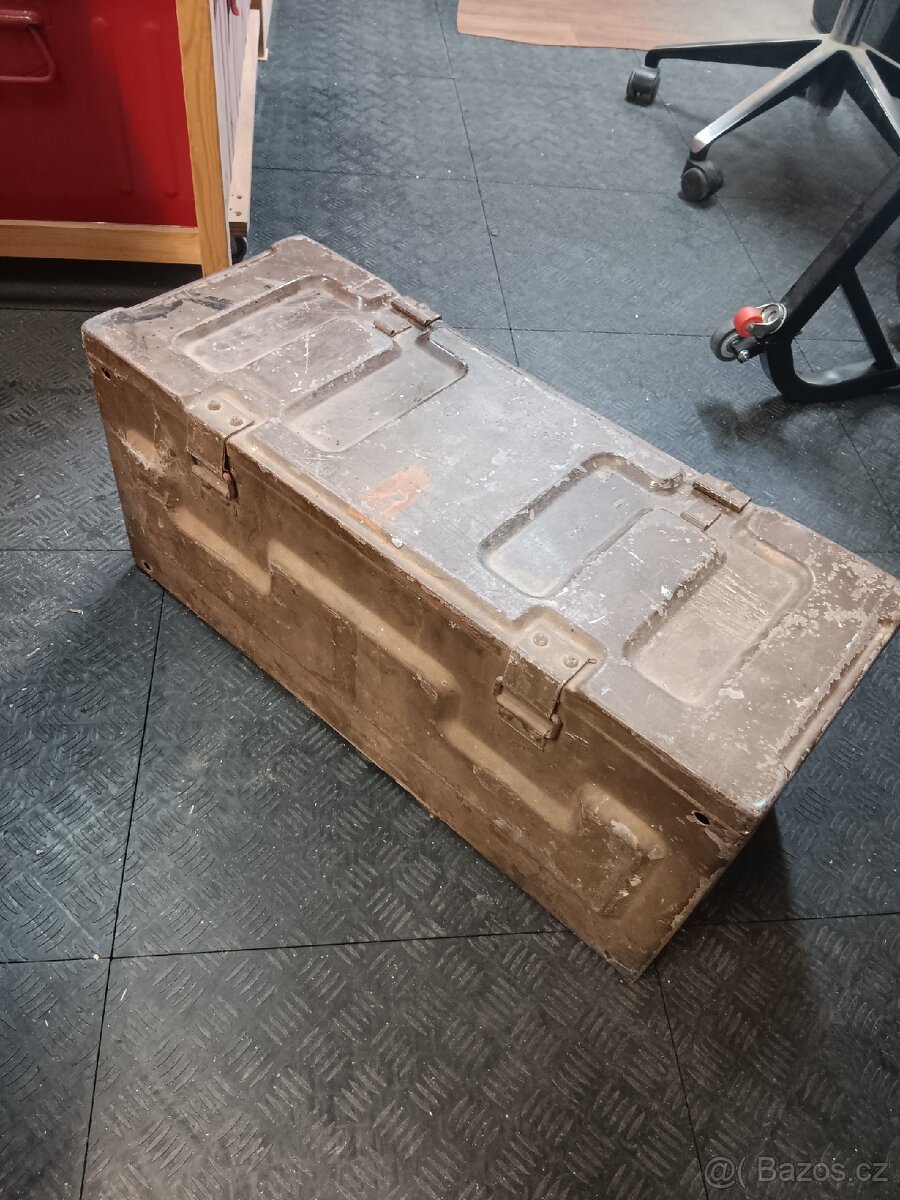 Vojenská kovová bedna - 2