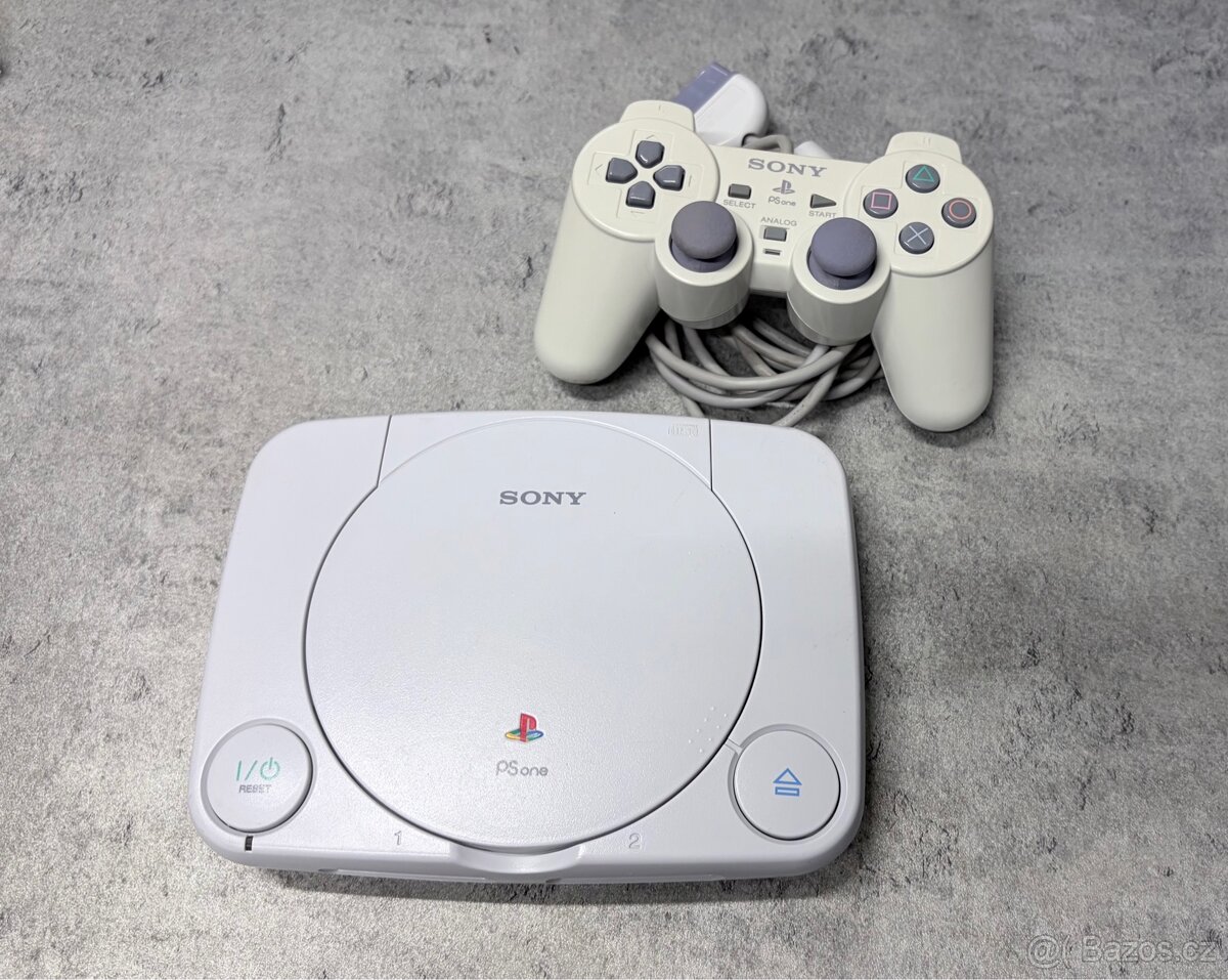 - PSOne Sony Scph-102 hra FIFA2000 - - 2