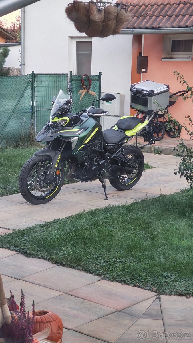 Benelli TRK702 model X -zánovní záruka TOP stav