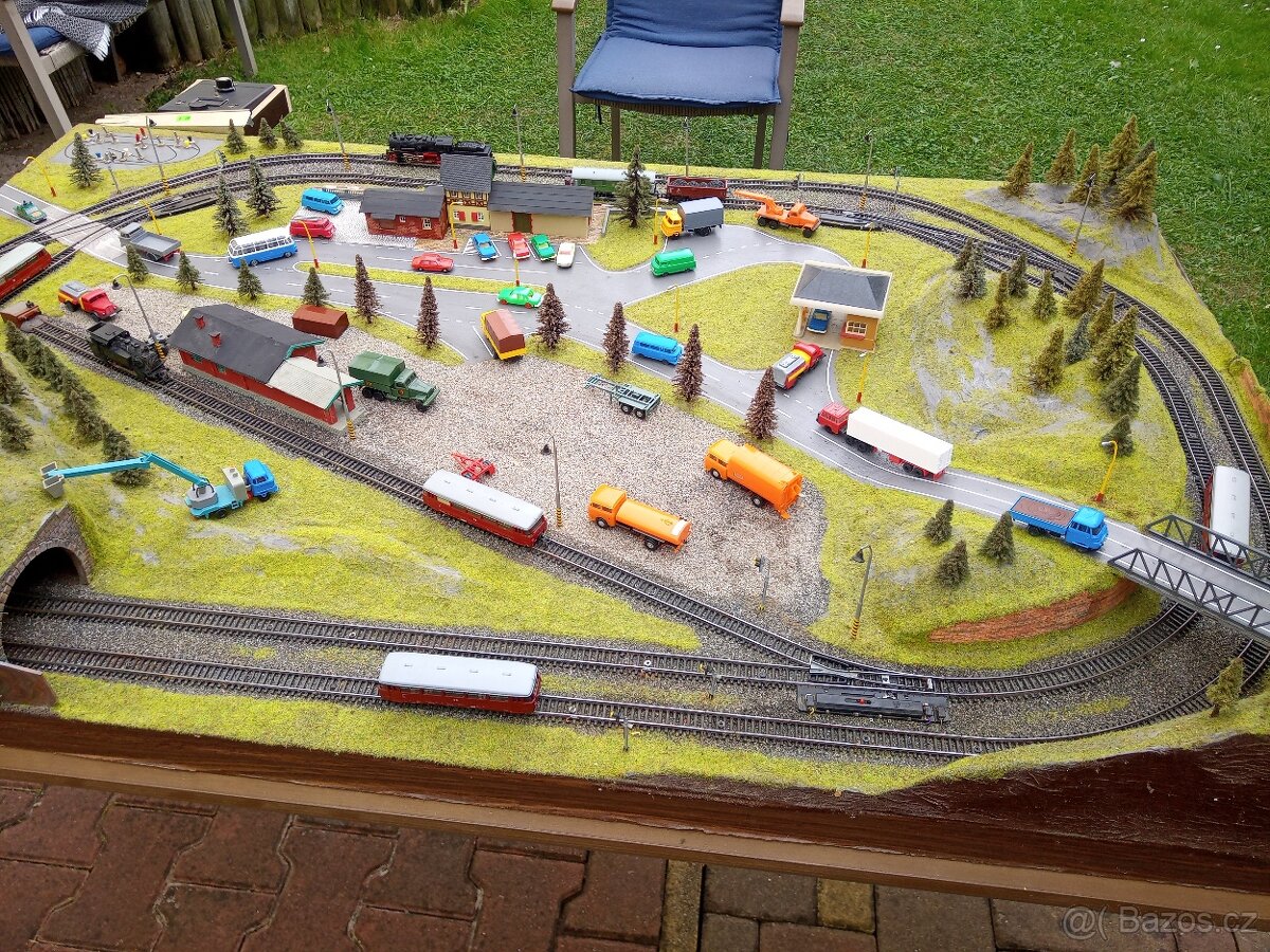 Prodám kolejiště TT plně funkční dva okruhy - 2