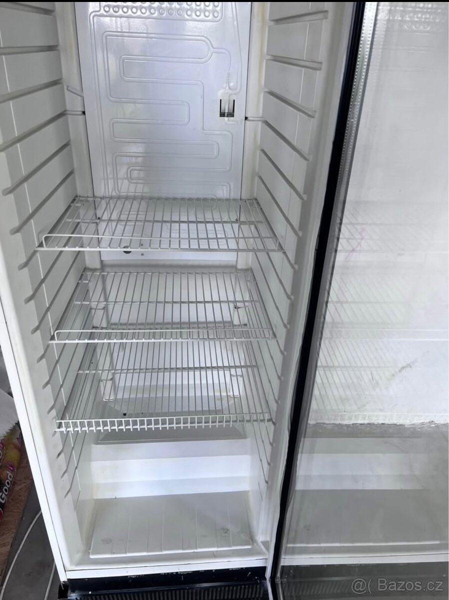 Prosklená lednice / lednice na nápoje - PRONÁJEM - 2