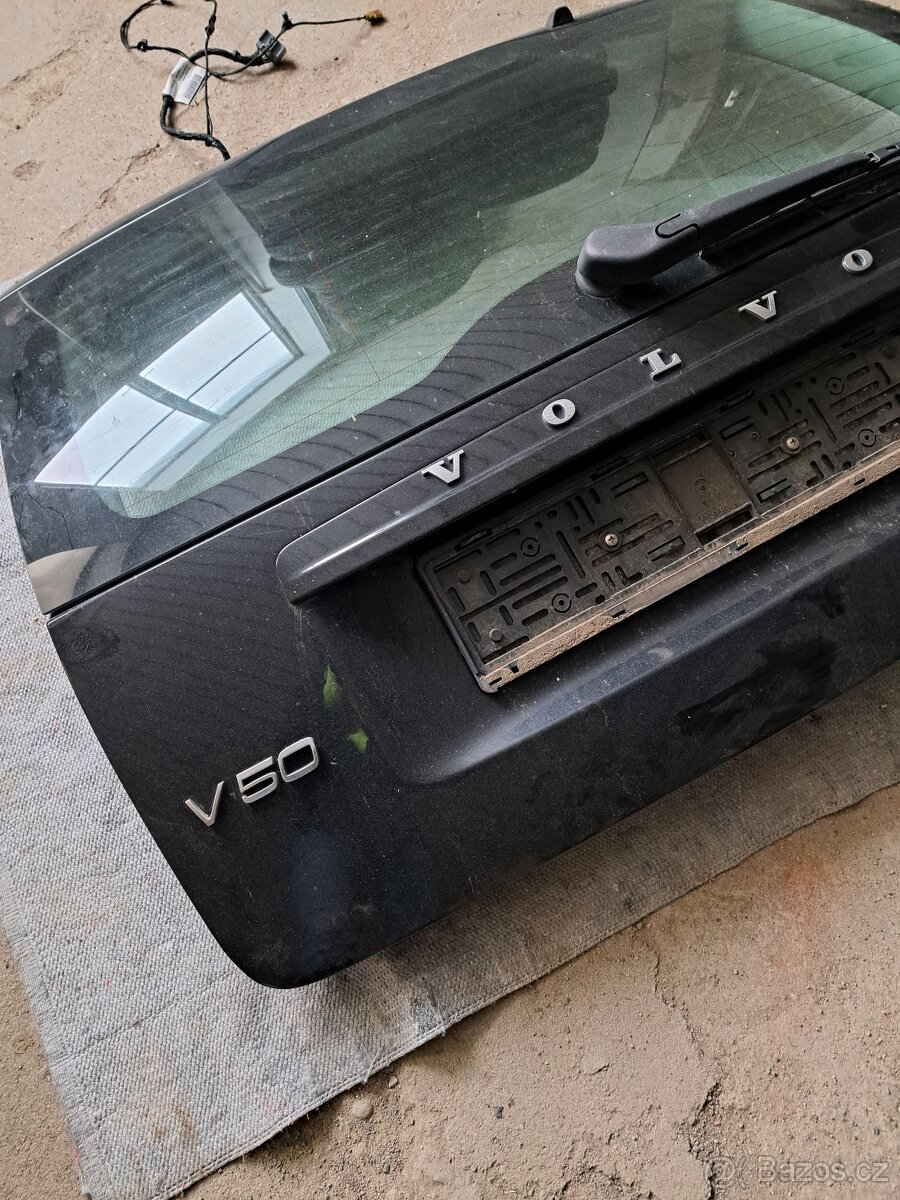 Volvo V50 dveře kufru - barva černá - 2