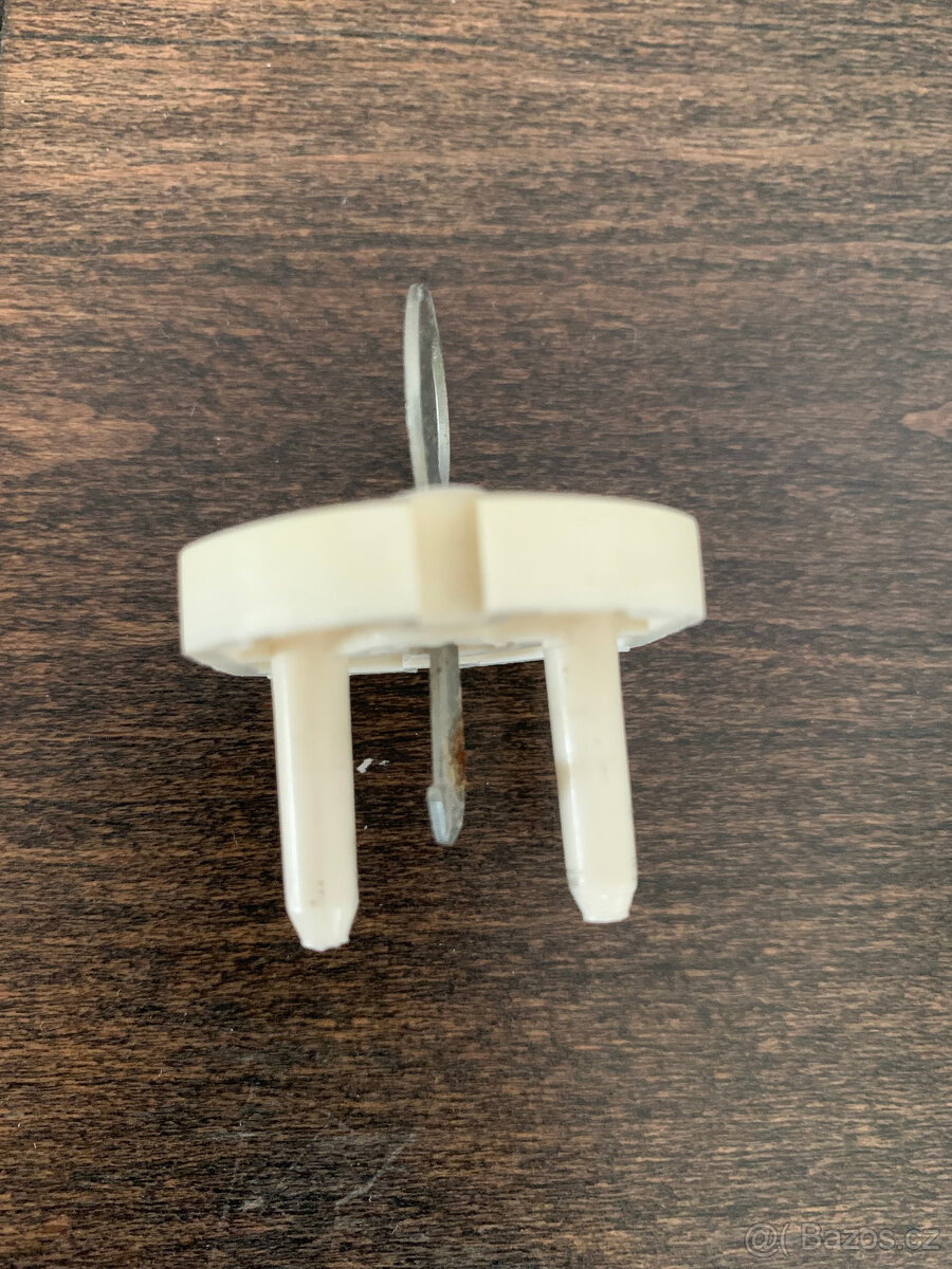 Prodám záslepky zásuvek vyndávací - 2