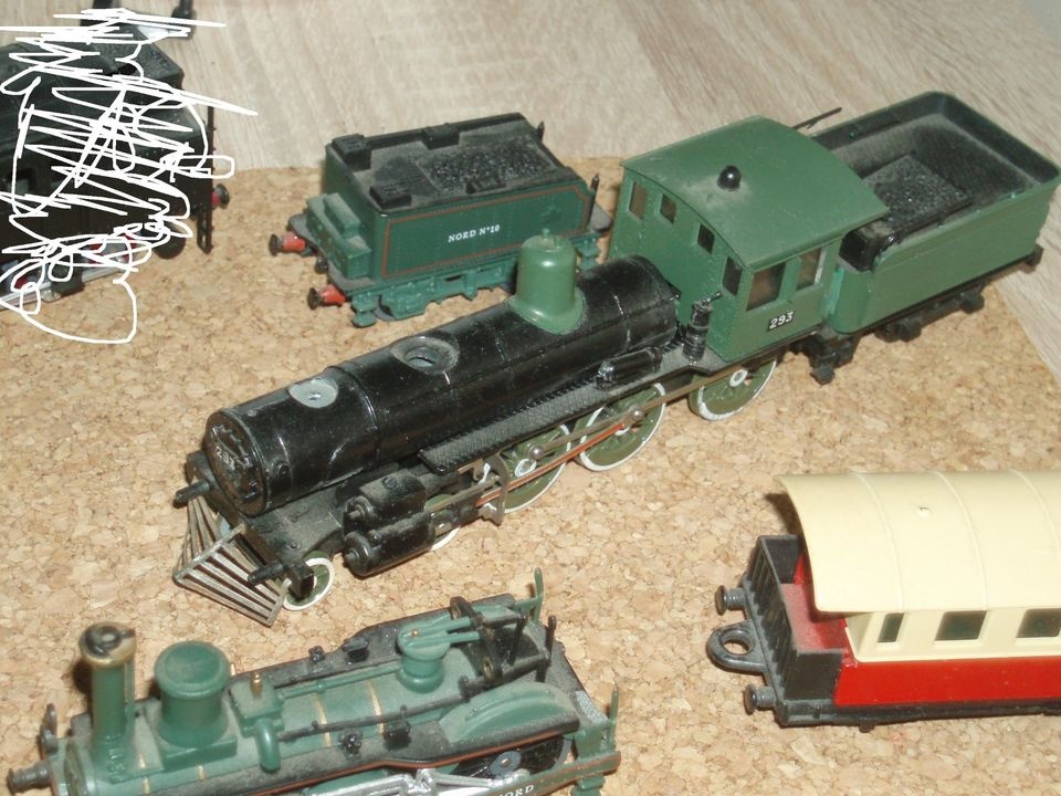 Modely vláčků,kov - plast - viz foto - 2