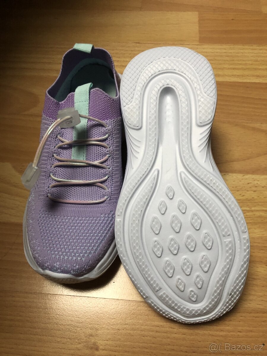 Nazouvací dívčí tenisky Reserved - 2