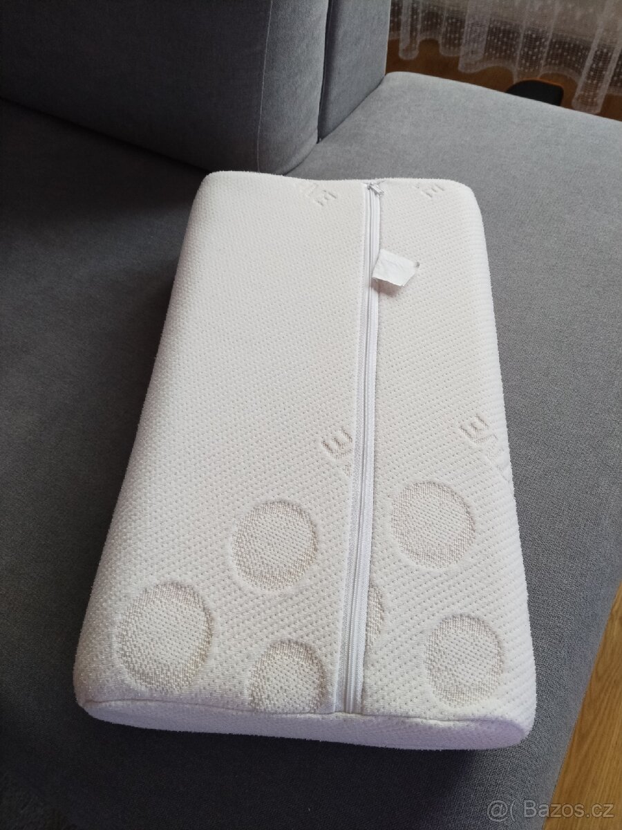 Anatomický polštář včetně potahu - 2