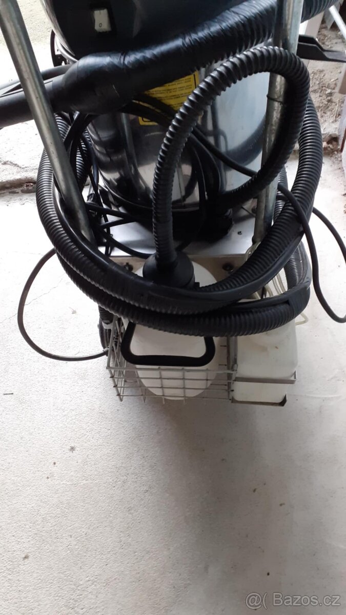 Parni vysavač- tepovač - 2